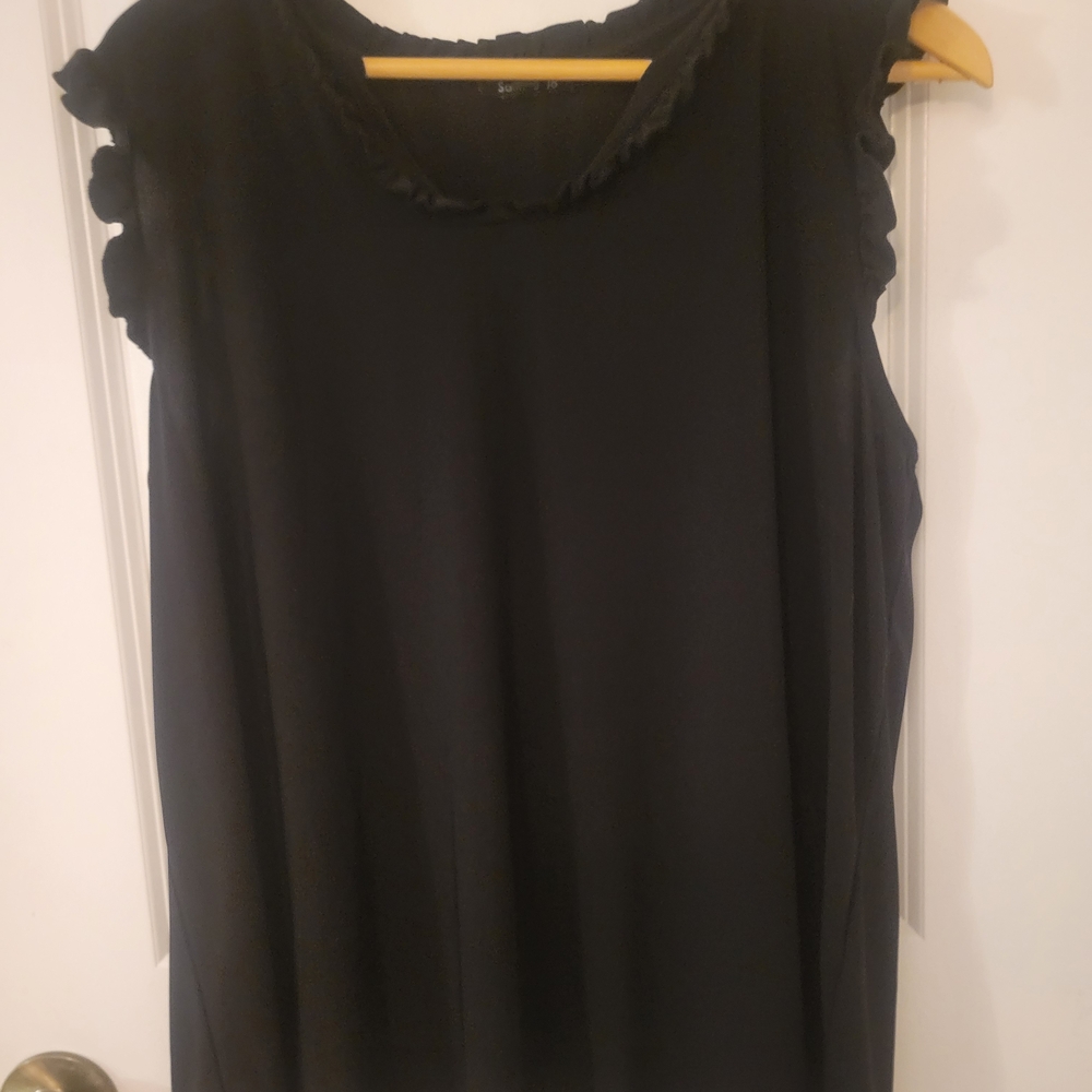 Sami & Jo Black Ruffled Scoop Tank